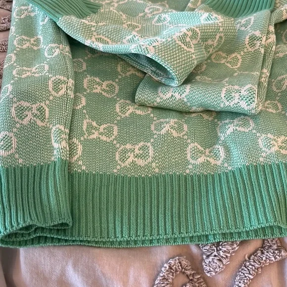 SOLD! NWT AND Box Gucci long sleeve GG Logo Sweater - special edition! PERFECT - Picture 8 of 9